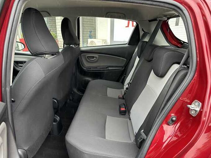 Toyota Yaris 1.5 Benzin - Navi, BT, R&uuml;ckfahrkam. ... sehr gepflegt !