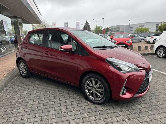 Toyota Yaris 1.5 Benzin - Navi, BT, R&uuml;ckfahrkam. ... sehr gepflegt !