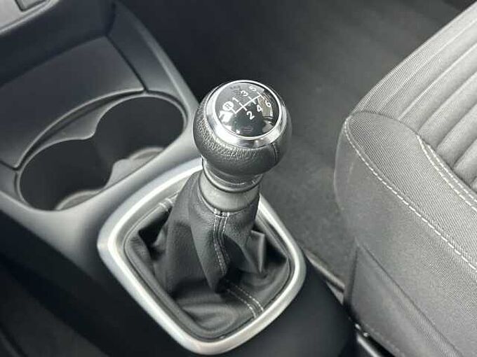 Toyota Yaris 1.5 Benzin - Navi, BT, R&uuml;ckfahrkam. ... sehr gepflegt !