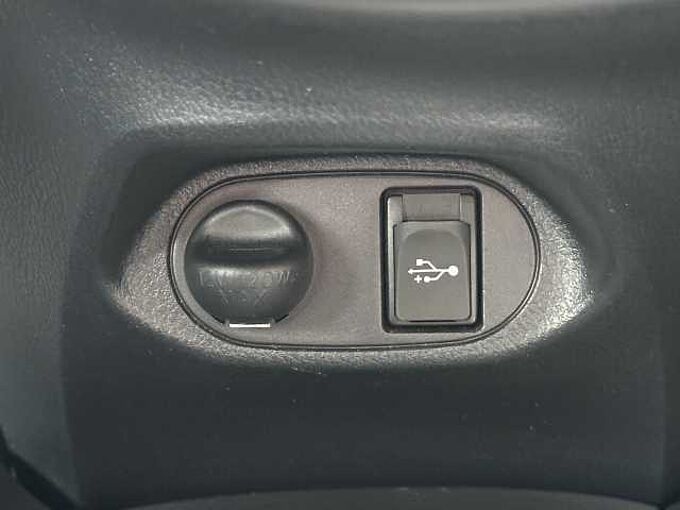 Toyota Yaris 1.5 Benzin - Navi, BT, R&uuml;ckfahrkam. ... sehr gepflegt !