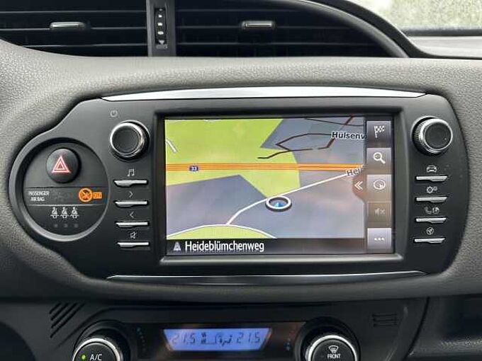 Toyota Yaris 1.5 Benzin - Navi, BT, R&uuml;ckfahrkam. ... sehr gepflegt !