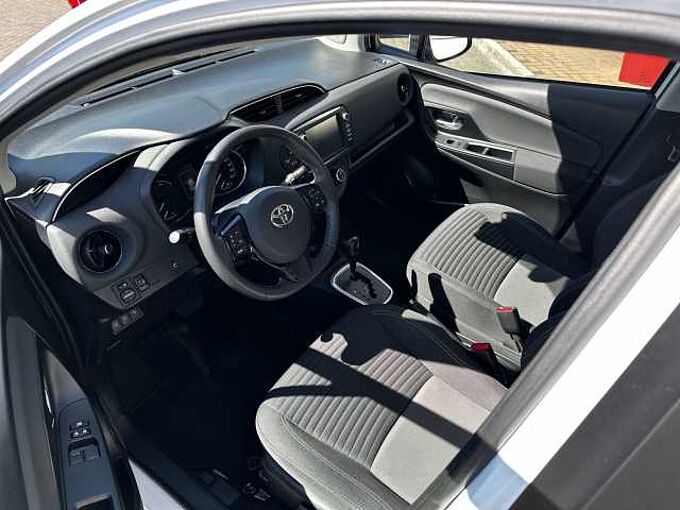 Toyota Yaris 1.5 Hybrid Business - NAVI,KAM., SHZ ...