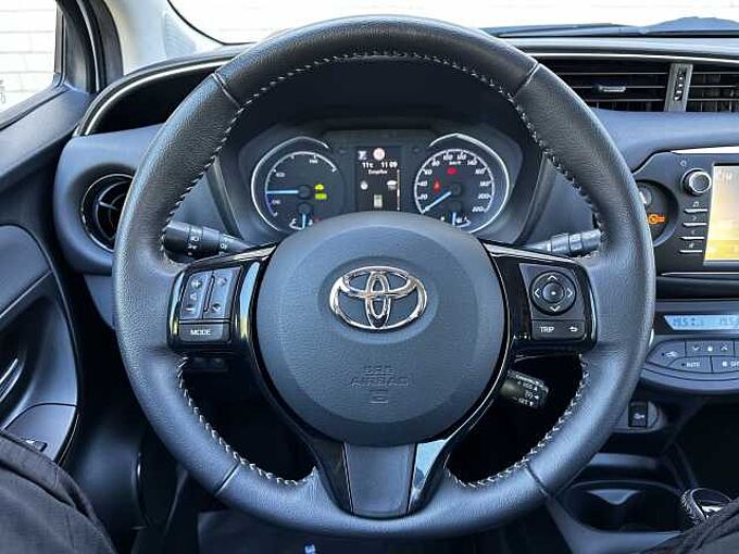 Toyota Yaris 1.5 Hybrid Business - NAVI,KAM., SHZ ...