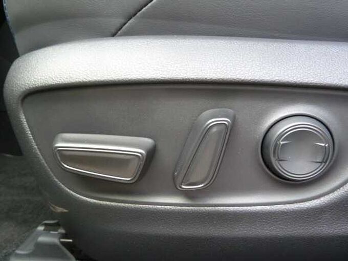 Toyota RAV4 Hybrid Style AWD 4x4 - AHK, LED, BT, Navi, PDC