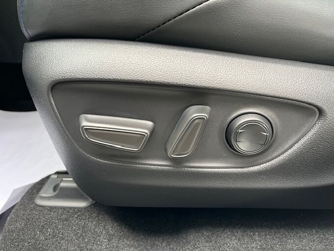 Toyota RAV4 Hybrid Style AWD 4x4 - AHK, LED, BT, Navi, PDC