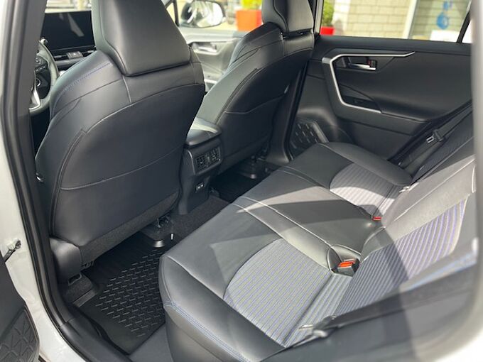 Toyota RAV4 Hybrid Style AWD 4x4 - AHK, LED, BT, Navi, PDC