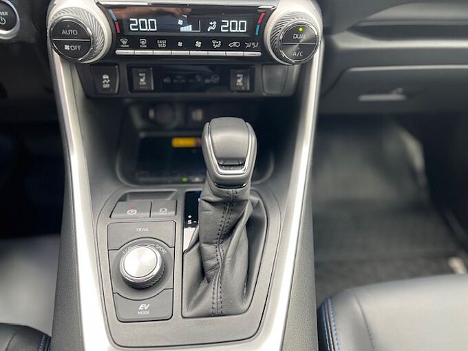 Toyota RAV4 Hybrid Style AWD 4x4 - AHK, LED, BT, Navi, PDC