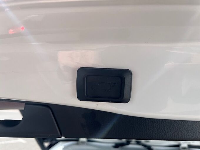 Toyota RAV4 Hybrid Style AWD 4x4 - AHK, LED, BT, Navi, PDC