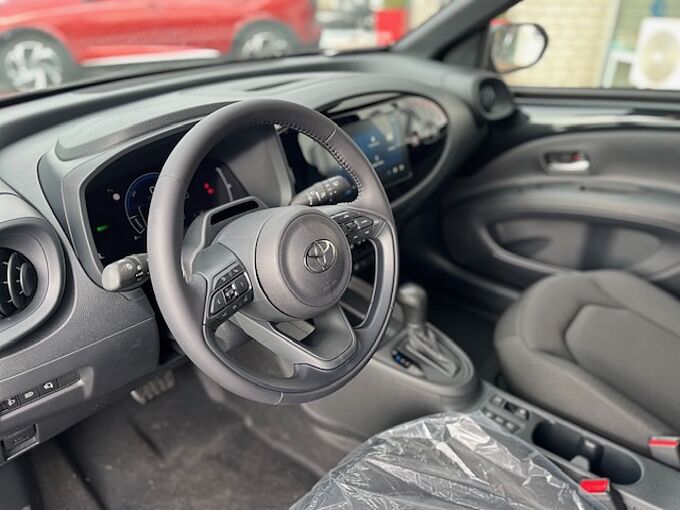 Toyota Aygo X Hybrid - Comfort - Automatik - Navi, LED