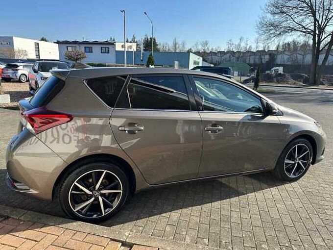 Toyota Auris 1.2 Turbo Team Deutschland - Keyfree, CAM, SHZ, BT .. . -