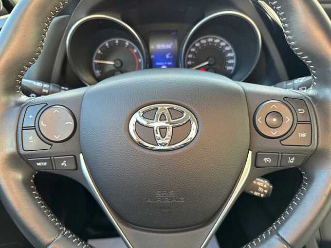 Toyota Auris 1.2 Turbo Team Deutschland - Keyfree, CAM, SHZ, BT .. . -
