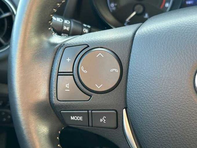 Toyota Auris 1.2 Turbo Team Deutschland - Keyfree, CAM, SHZ, BT .. . -