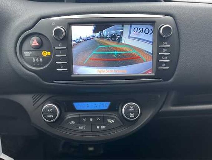 Toyota Yaris 1.5 Hybrid Comfort - Standhzg., SHZ, CAM. ... -
