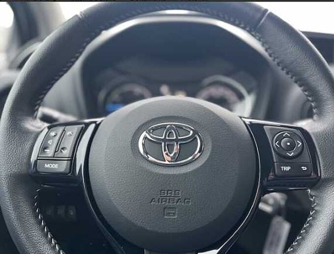 Toyota Yaris 1.5 Hybrid Comfort - Standhzg., SHZ, CAM. ... -