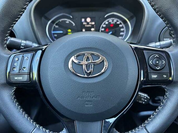 Toyota Yaris 1.5 Hybrid Comfort - Standhzg., SHZ, CAM. ... -