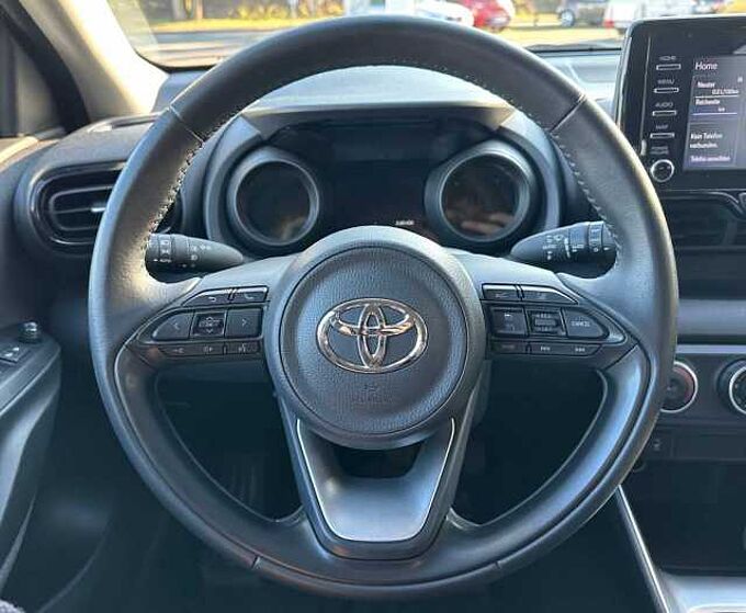 Toyota Yaris Team Deutschland 1.5 - NAVI, LED, SH, BT