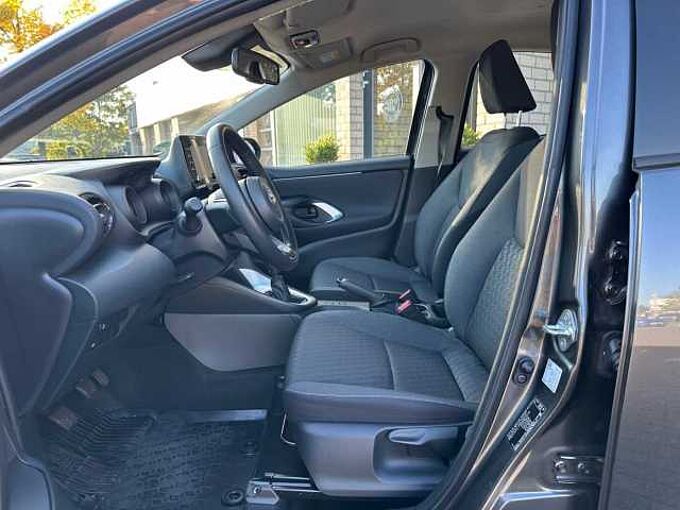 Toyota Yaris Team Deutschland 1.5 - NAVI, LED, SH, BT