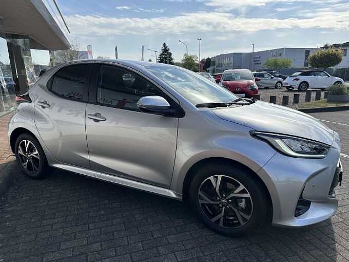 Toyota Yaris Style 1.5 Hybrid - NAVI, PDC, SHZ, LED ...