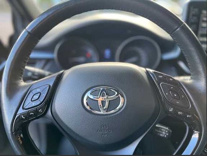 Toyota C-HR 2.0 Hybrid Team D - SH, Bhz. Lenkr., Parkass., Navi, LED ...