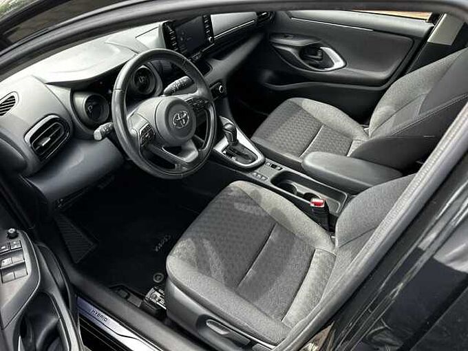 Toyota Yaris 1.5 Hybrid (Teamplayer) - NAVI, SHZ, KAM., LED...