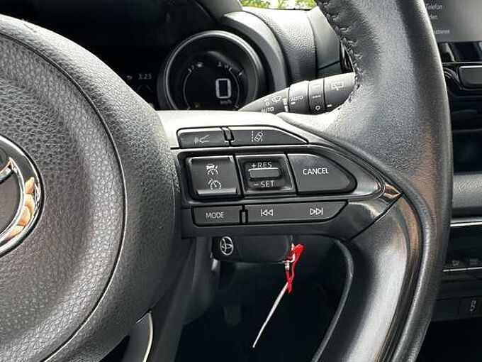 Toyota Yaris 1.5 Hybrid (Teamplayer) - NAVI, SHZ, KAM., LED...