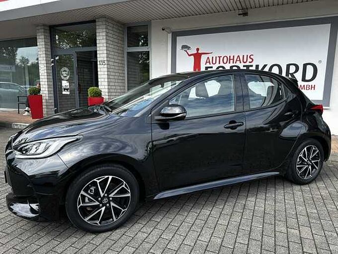 Toyota Yaris 1.5 Hybrid (Teamplayer) - NAVI, SHZ, KAM., LED...