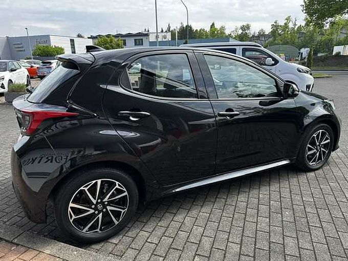 Toyota Yaris 1.5 Hybrid (Teamplayer) - NAVI, SHZ, KAM., LED...