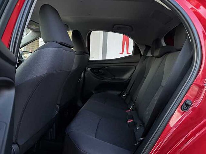 Toyota Yaris 1.5 Automatik Style Selection  - LED, Navi, SZ