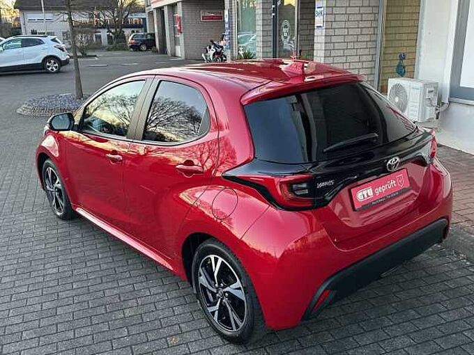 Toyota Yaris 1.5 Automatik Style Selection  - LED, Navi, SZ