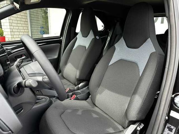 Toyota Aygo X Hybrid - Comfort - Automatik - Navi, LED