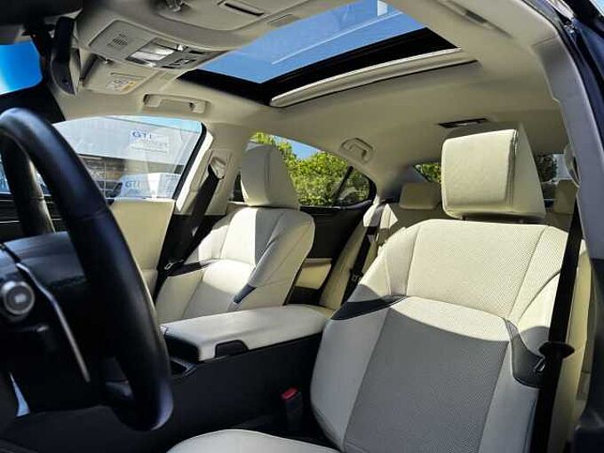 Lexus ES 300h Executive Line - LED, Pano, Leder