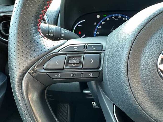 Toyota Yaris Cross 1.5 Hybrid GR Sport - NAVI, HEAD, PANO ...