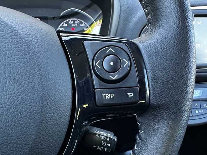 Toyota Yaris 1.5 Hybrid - Comfort - NAVI,KAM., SHZ ...