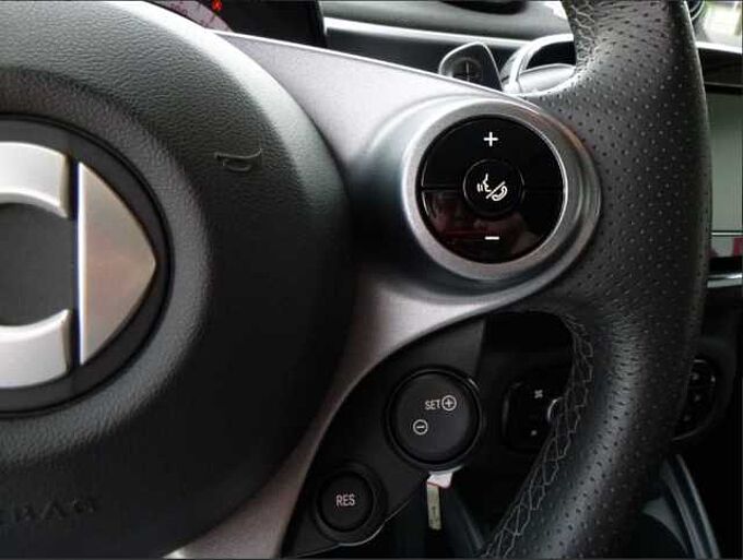 Smart ForTwo PERFECT - Pano., Navi, SHZ, Kam. ...