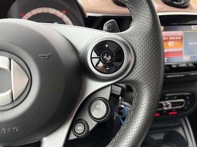 Smart ForTwo PERFECT - Pano., Navi, SHZ, Kam. ...