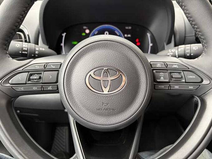Toyota Yaris Style - 1.5 Hybrid - Navi, KEYLESS, SHZ.