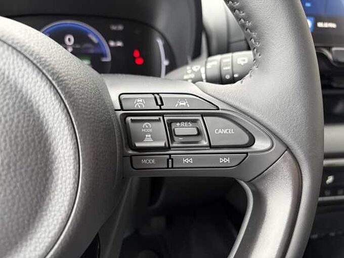 Toyota Yaris Style - 1.5 Hybrid - Navi, KEYLESS, SHZ.