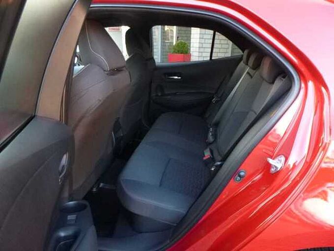 Toyota Corolla Hybrid 1.8 Style - LED, SH+LH, KeyFree