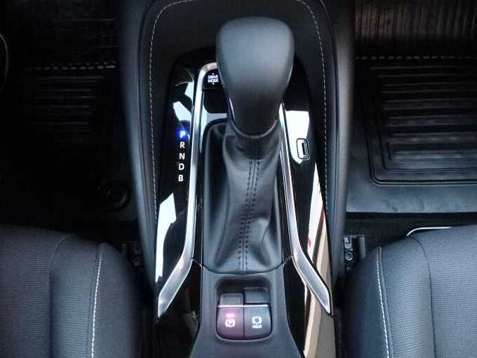 Toyota Corolla Hybrid 1.8 Style - LED, SH+LH, KeyFree