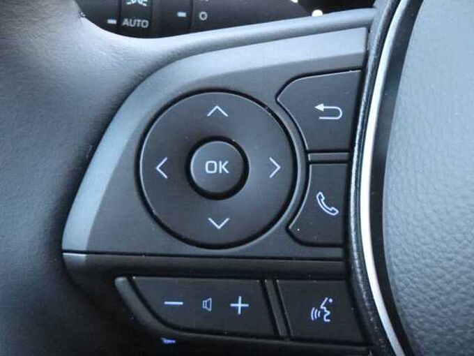 Toyota Corolla Hybrid 1.8 Style - LED, SH+LH, KeyFree