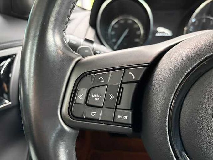 Jaguar F-Type Coupe Automatik - Pano, Navi, PDC, Bi-Xenon
