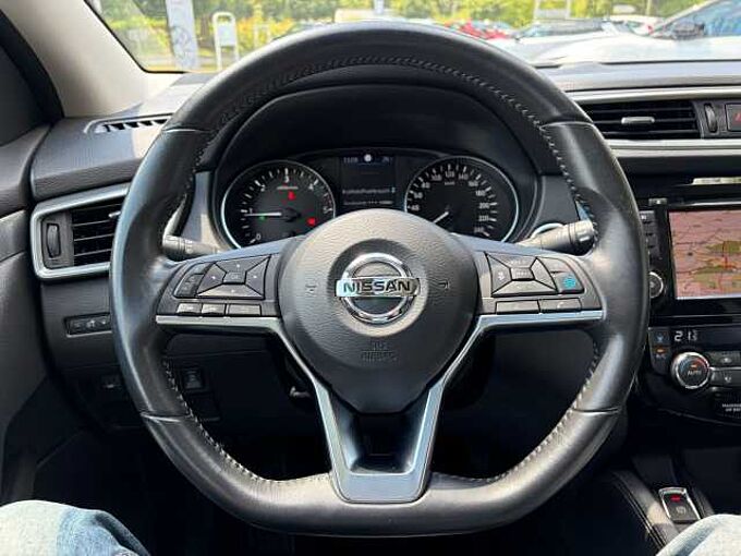 Nissan Qashqai 4x4 Acenta + 1.7 dCi - AHK, Navi, Pano, LED
