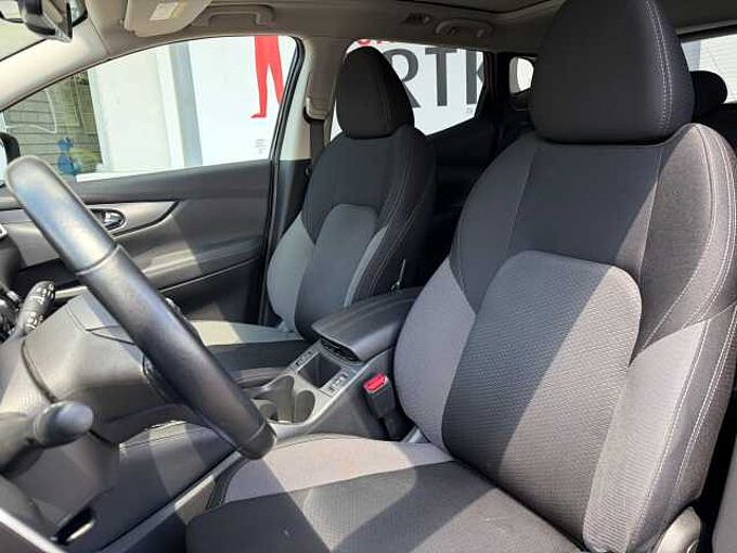 Nissan Qashqai 4x4 Acenta + 1.7 dCi - AHK, Navi, Pano, LED
