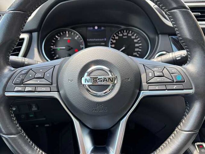 Nissan Qashqai 4x4 Acenta + 1.7 dCi - AHK, Navi, Pano, LED