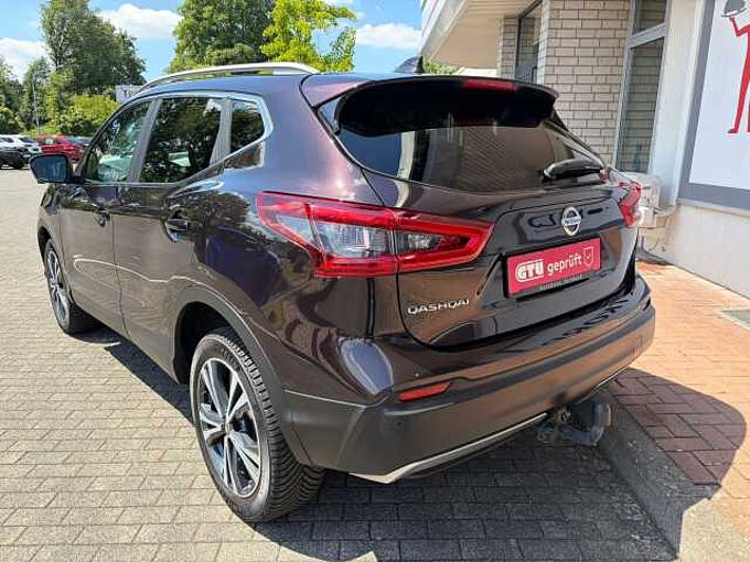Nissan Qashqai 4x4 Acenta + 1.7 dCi - AHK, Navi, Pano, LED
