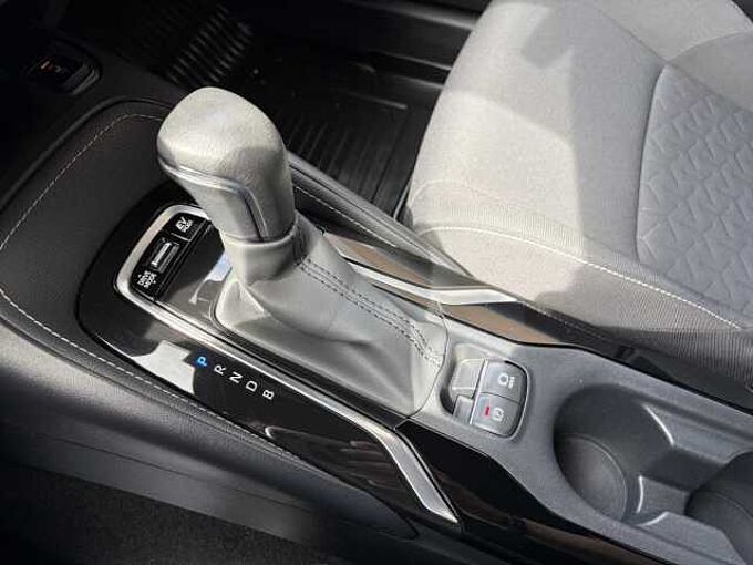 Toyota Corolla Hybrid 1.8 Style - LED, SH+LH, KeyFree