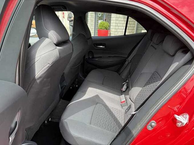 Toyota Corolla Hybrid 1.8 Style - LED, SH+LH, KeyFree