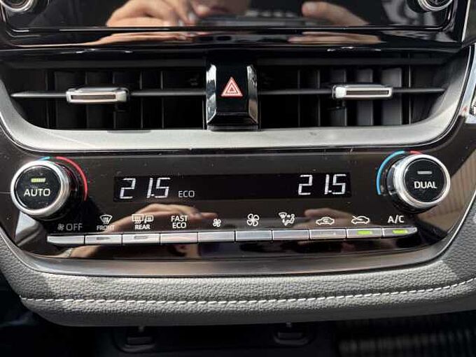 Toyota Corolla Hybrid 1.8 Style - LED, SH+LH, KeyFree