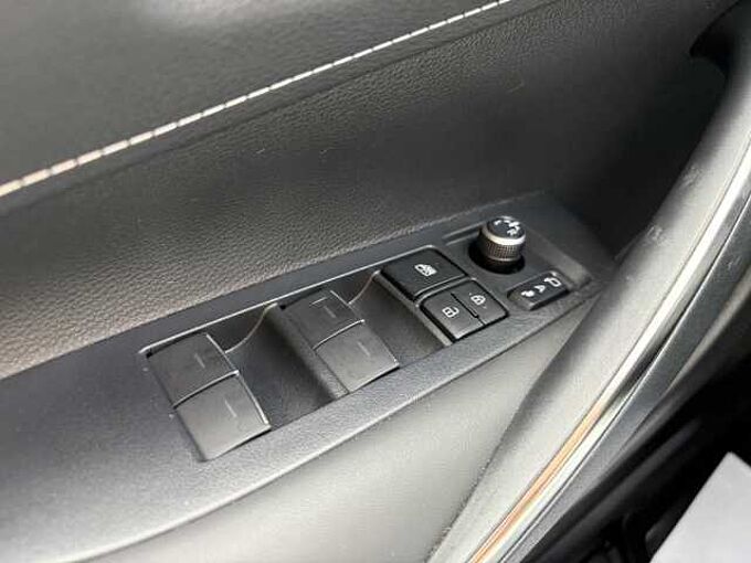 Toyota Corolla Hybrid 1.8 Style - LED, SH+LH, KeyFree