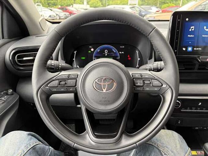 Toyota Yaris Style - 1.5 Hybrid - Navi, KEYLESS, SHZ.